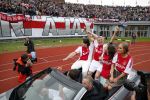Amsterdam 3 juli 2013
Sjaak Swart 75 jaar . Hij viert dat met een wedstrijd met oud ajax spelers in het Olympisch stadion. Sjaak Swart met zijn kleinkinderen
Peter Smulders bv