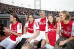 Amsterdam 3 juli 2013
Sjaak Swart 75 jaar . Hij viert dat met een wedstrijd met oud ajax spelers in het Olympisch stadion. Sjaak Swart met zijn kleinkinderen
Peter Smulders bv