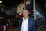 Amsterdam 3 juli 2013
Sjaak Swart 75 jaar . Hij viert dat met een wedstrijd met oud ajax spelers in het Olympisch stadion.
Peter Smulders bv