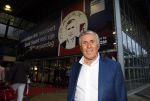 Amsterdam 3 juli 2013
Sjaak Swart 75 jaar . Hij viert dat met een wedstrijd met oud ajax spelers in het Olympisch stadion.
Peter Smulders bv