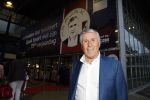 Amsterdam 3 juli 2013
Sjaak Swart 75 jaar . Hij viert dat met een wedstrijd met oud ajax spelers in het Olympisch stadion.
Peter Smulders bv