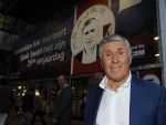 Amsterdam 3 juli 2013
Sjaak Swart 75 jaar . Hij viert dat met een wedstrijd met oud ajax spelers in het Olympisch stadion.
Peter Smulders bv