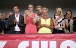 Amsterdam 3 juli 2013
Sjaak Swart 75 jaar . Hij viert dat met een wedstrijd met oud ajax spelers in het Olympisch stadion. familie vrouw en kinderen Sjaak
Peter Smulders bv