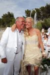 ibiza 12 juli 2013
Jan Reus en Sonja Bakker trouwen bij strandtent Sa Flama op ibiza alle 5 hun kinderen inclusief Bram zijn natuurlijk aanwezig.
Peter Smulders bv