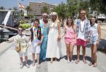 ibiza 14 juli 2013
Jan Reus en Sonja bakker gaan varen met hun kinderen en gasten op een boot en iedereen is verkleed in hippie stijl
Peter Smulders bv