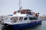ibiza 14 juli 2013
Jan Reus en Sonja bakker gaan varen met hun kinderen en gasten op een boot en iedereen is verkleed in hippie stijl
Peter Smulders bv