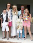 ibiza 14 juli 2013
Jan Reus en Sonja bakker gefotografeerd in hun villa met hun kinderen en opa.
Peter Smulders bv
