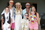 ibiza 14 juli 2013
Jan Reus en Sonja bakker gefotografeerd in hun villa met hun kinderen en opa.
Peter Smulders bv