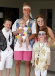 ibiza 14 juli 2013
Jan Reus en Sonja bakker gefotografeerd in hun villa met hun kinderen en opa.
Peter Smulders bv