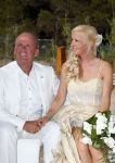 ibiza 12 juli 2013
Jan Reus en Sonja Bakker trouwen bij strandtent Sa Flama op ibiza alle 5 hun kinderen inclusief Bram zijn natuurlijk aanwezig.
Peter Smulders bv