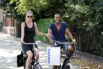 Amsterdam 23 juli 2013
Doutzen Kroes en Sunnery James op de fiets in Amsterdam.
Peter Smulders bv