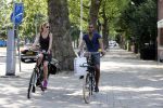 Amsterdam 23 juli 2013
Doutzen Kroes en Sunnery James op de fiets in Amsterdam.
Peter Smulders bv