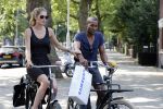 Amsterdam 23 juli 2013
Doutzen Kroes en Sunnery James op de fiets in Amsterdam.
Peter Smulders bv
