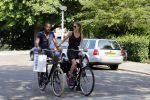Amsterdam 23 juli 2013
Doutzen Kroes en Sunnery James op de fiets in Amsterdam.
Peter Smulders bv