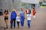 AMSTERDAM - Bij PathÃ© ArenA is de filmpremiÃ¨re De Smurfen II. Met op de foto  Tanja Jess met haar zonen Billy en Bobby.