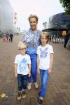 AMSTERDAM - Bij PathÃ© ArenA is de filmpremiÃ¨re De Smurfen II. Met op de foto  Tanja Jess met haar zonen Billy en Bobby.