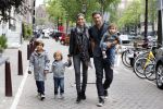 Amsterdam 27 juni 2013
Toriya Vaughan Haoud en haar man Greg Vaughan met hun kinderen op vakantie in Amsterdam.
Peter Smulders bv