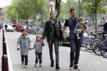 Amsterdam 27 juni 2013
Toriya Vaughan Haoud en haar man Greg Vaughan met hun kinderen op vakantie in Amsterdam.
Peter Smulders bv