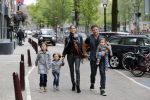 Amsterdam 27 juni 2013
Toriya Vaughan Haoud en haar man Greg Vaughan met hun kinderen op vakantie in Amsterdam.
Peter Smulders bv