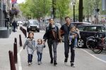 Amsterdam 27 juni 2013
Toriya Vaughan Haoud en haar man Greg Vaughan met hun kinderen op vakantie in Amsterdam.
Peter Smulders bv