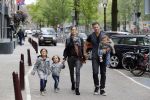 Amsterdam 27 juni 2013
Toriya Vaughan Haoud en haar man Greg Vaughan met hun kinderen op vakantie in Amsterdam.
Peter Smulders bv