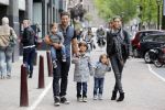 Amsterdam 27 juni 2013
Toriya Vaughan Haoud en haar man Greg Vaughan met hun kinderen op vakantie in Amsterdam.
Peter Smulders bv