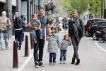 Amsterdam 27 juni 2013
Toriya Vaughan Haoud en haar man Greg Vaughan met hun kinderen op vakantie in Amsterdam.
Peter Smulders bv