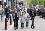Amsterdam 27 juni 2013
Toriya Vaughan Haoud en haar man Greg Vaughan met hun kinderen op vakantie in Amsterdam.
Peter Smulders bv