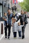 Amsterdam 27 juni 2013
Toriya Vaughan Haoud en haar man Greg Vaughan met hun kinderen op vakantie in Amsterdam.
Peter Smulders bv