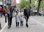 Amsterdam 27 juni 2013
Toriya Vaughan Haoud en haar man Greg Vaughan met hun kinderen op vakantie in Amsterdam.
Peter Smulders bv