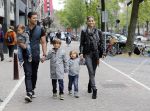 Amsterdam 27 juni 2013
Toriya Vaughan Haoud en haar man Greg Vaughan met hun kinderen op vakantie in Amsterdam.
Peter Smulders bv
