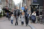 Amsterdam 27 juni 2013
Toriya Vaughan Haoud en haar man Greg Vaughan met hun kinderen op vakantie in Amsterdam.
Peter Smulders bv