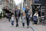Amsterdam 27 juni 2013
Toriya Vaughan Haoud en haar man Greg Vaughan met hun kinderen op vakantie in Amsterdam.
Peter Smulders bv