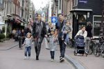 Amsterdam 27 juni 2013
Toriya Vaughan Haoud en haar man Greg Vaughan met hun kinderen op vakantie in Amsterdam.
Peter Smulders bv