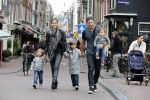 Amsterdam 27 juni 2013
Toriya Vaughan Haoud en haar man Greg Vaughan met hun kinderen op vakantie in Amsterdam.
Peter Smulders bv