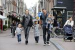 Amsterdam 27 juni 2013
Toriya Vaughan Haoud en haar man Greg Vaughan met hun kinderen op vakantie in Amsterdam.
Peter Smulders bv