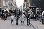 Amsterdam 27 juni 2013
Toriya Vaughan Haoud en haar man Greg Vaughan met hun kinderen op vakantie in Amsterdam.
Peter Smulders bv