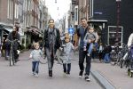 Amsterdam 27 juni 2013
Toriya Vaughan Haoud en haar man Greg Vaughan met hun kinderen op vakantie in Amsterdam.
Peter Smulders bv