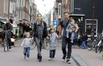 Amsterdam 27 juni 2013
Toriya Vaughan Haoud en haar man Greg Vaughan met hun kinderen op vakantie in Amsterdam.
Peter Smulders bv