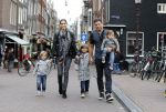 Amsterdam 27 juni 2013
Toriya Vaughan Haoud en haar man Greg Vaughan met hun kinderen op vakantie in Amsterdam.
Peter Smulders bv