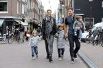 Amsterdam 27 juni 2013
Toriya Vaughan Haoud en haar man Greg Vaughan met hun kinderen op vakantie in Amsterdam.
Peter Smulders bv