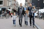 Amsterdam 27 juni 2013
Toriya Vaughan Haoud en haar man Greg Vaughan met hun kinderen op vakantie in Amsterdam.
Peter Smulders bv