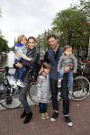 Amsterdam 27 juni 2013
Toriya Vaughan Haoud en haar man Greg Vaughan met hun kinderen op vakantie in Amsterdam.
Peter Smulders bv