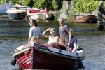 Vreeland 7 juli 2013
Wendy v Dijk en Erland Galjaard aan het varen op de vecht met hun dochter Lizzy Erland zijn dochter en vrienden.
Peter Smulders bv