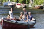 Vreeland 7 juli 2013
Wendy v Dijk en Erland Galjaard aan het varen op de vecht met hun dochter Lizzy Erland zijn dochter en vrienden.
Peter Smulders bv
