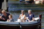 Vreeland 7 juli 2013
Wendy v Dijk en Erland Galjaard aan het varen op de vecht met hun dochter Lizzy Erland zijn dochter en vrienden.
Peter Smulders bv