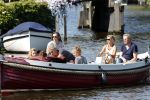 Vreeland 7 juli 2013
Wendy v Dijk en Erland Galjaard aan het varen op de vecht met hun dochter Lizzy Erland zijn dochter en vrienden.
Peter Smulders bv