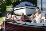 Vreeland 7 juli 2013
Wendy v Dijk en Erland Galjaard aan het varen op de vecht met hun dochter Lizzy Erland zijn dochter en vrienden.
Peter Smulders bv