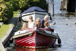 Vreeland 7 juli 2013
Wendy v Dijk en Erland Galjaard aan het varen op de vecht met hun dochter Lizzy Erland zijn dochter en vrienden.
Peter Smulders bv