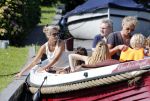 Vreeland 7 juli 2013
Wendy v Dijk en Erland Galjaard aan het varen op de vecht met hun dochter Lizzy Erland zijn dochter en vrienden.
Peter Smulders bv